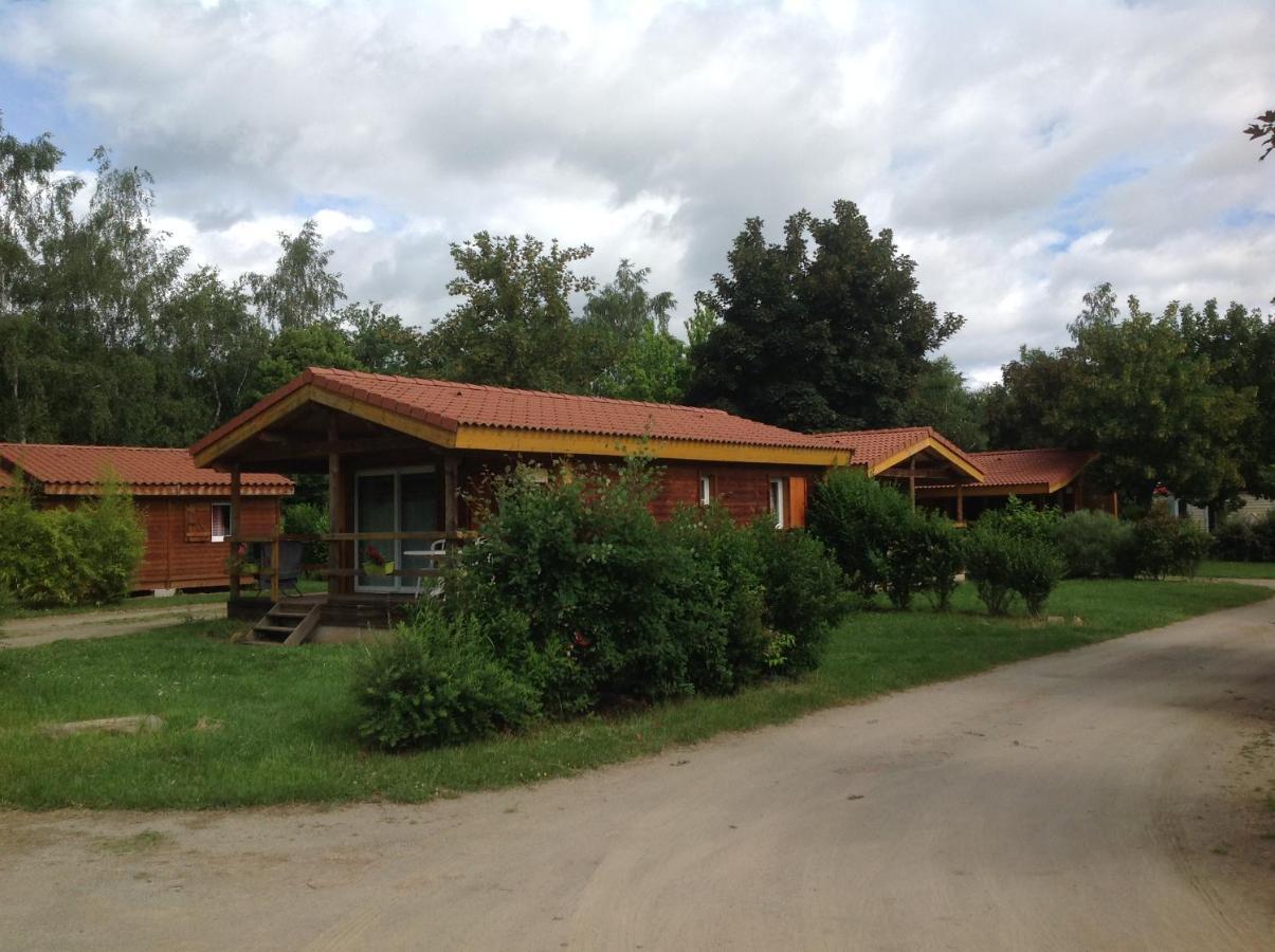 Camping Le Pont D'Allagnon Lempdes sur Allagnon Exterior photo